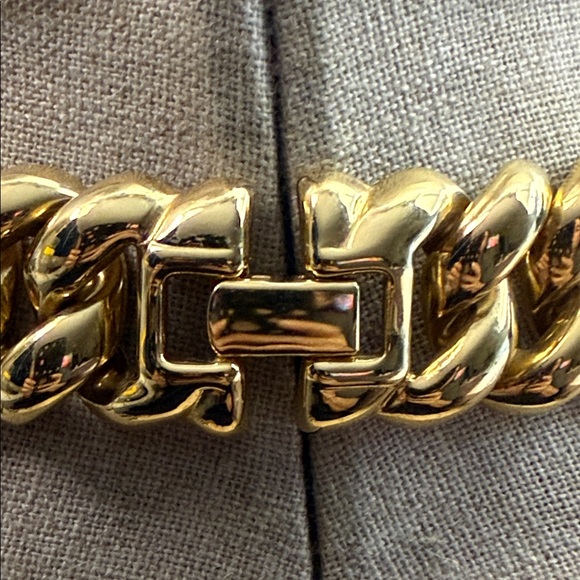 Salone Monet Bold Gold Necklace - Picture 5 of 6